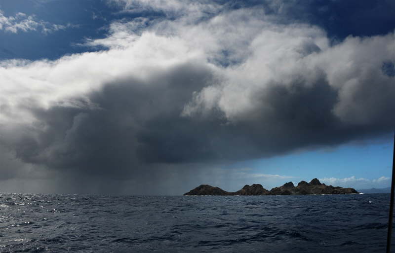 Byge p vej fra St. Barts mod Tintemare.