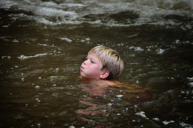 Jacob i den termisk opvarmede , Kerosene Creek.